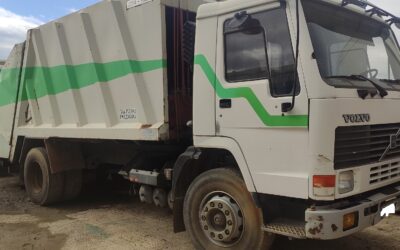 Camion volvo FL- 7 con equipo de basura