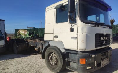 vendo camion MAN en chasis documentado se vende como esta por 5500 €