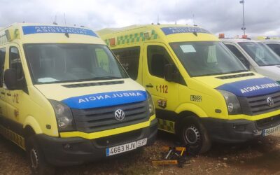 Vendo ambulancias de techo alto UVI con asientos de viajeros